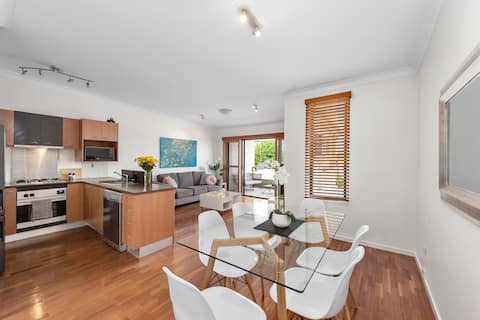 Hidden in New Farm ~ 1 Bed/1 Bath /1 Car/Views!