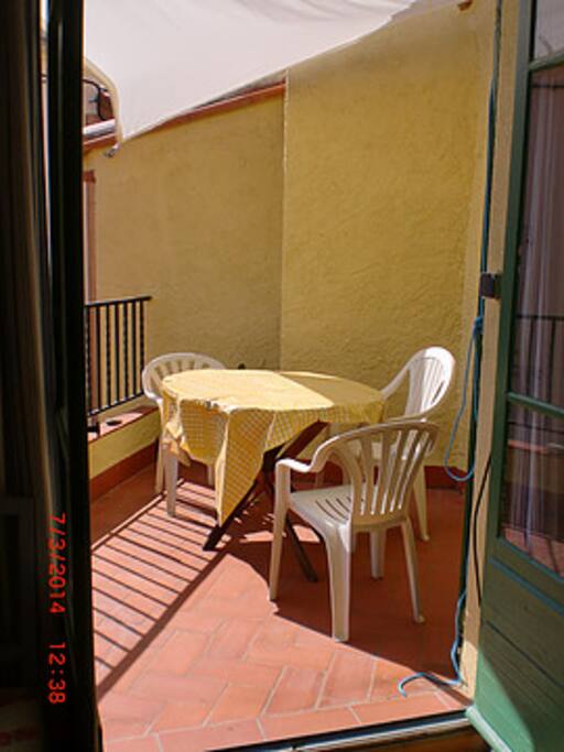 terrasse sur le château Saint Elme et le moulin