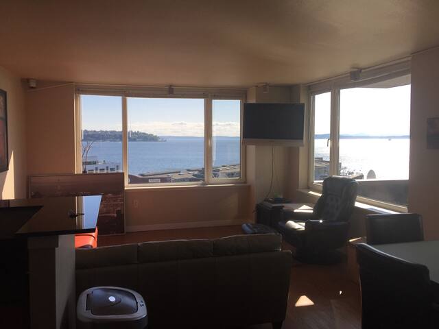 Cozy room with beautiful views | Walk everywhere