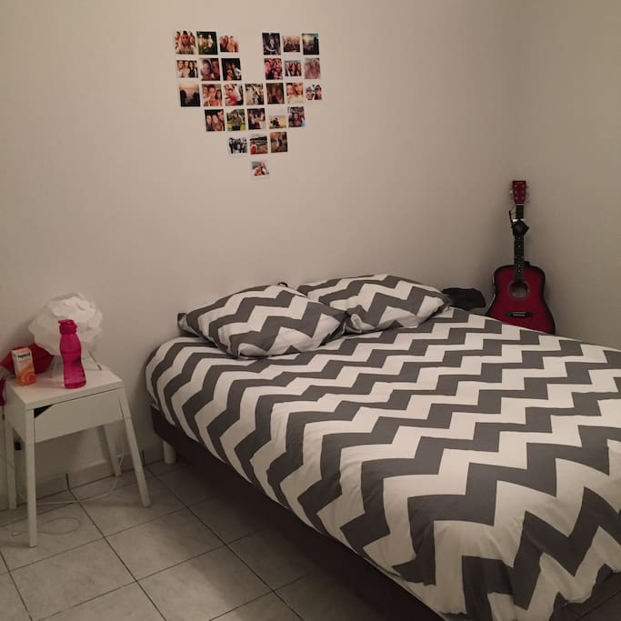 Chambre avec lit double.