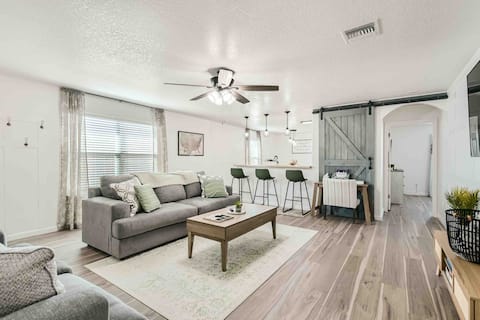 Successful Airbnb property: Cactus&Camo: Lackland BMT/SeaWorld/Downtown in Lackland Annex