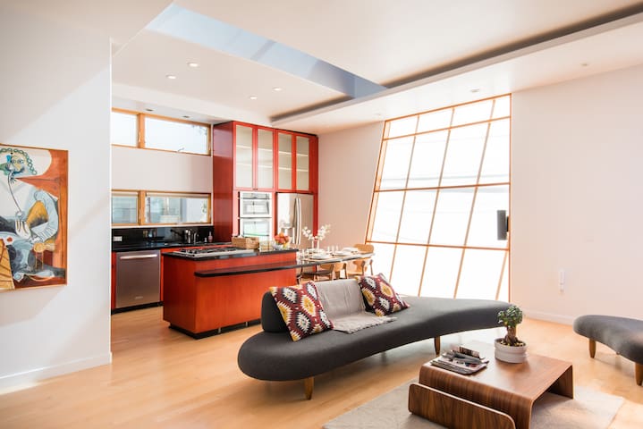 Dream Manhattan Beach House Steps from the Sand gallery image 2