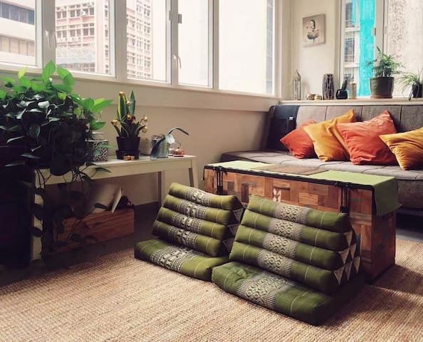 Spacious private apartment in the heart of HK