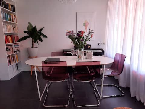 Centrally located, spacious and cozy apartment