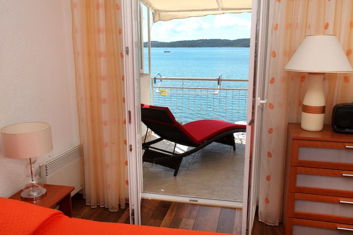 À PARTIR DE LA DEUXIÈME CHAMBRE