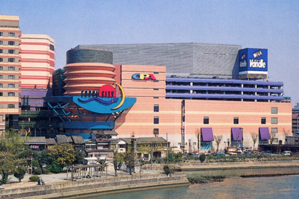 3mins walk to Canal City