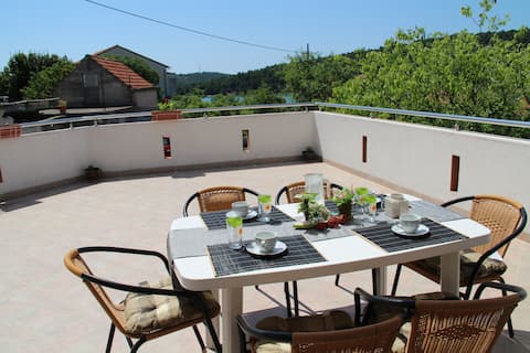 Top performing Airbnb: Apartment Zlatko twins in Jadrtovac