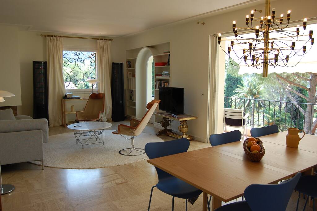 Living with access to balcony