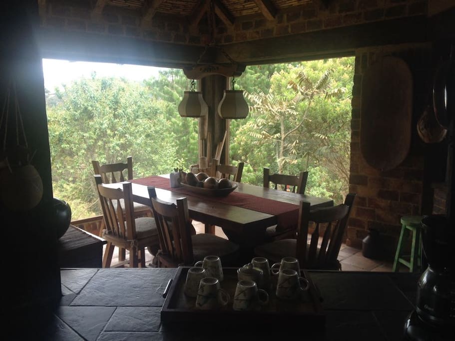 Vista desde la cocina al comedor