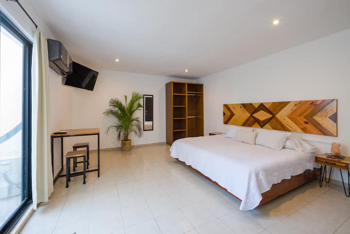 Წარმოუდგენელი სტუდიოს ტიპის ბინა კომფორტული საწოლით + SMART TV + AC + მაღალი სიჩქარის WIFI + საკუთარი ტერასა 