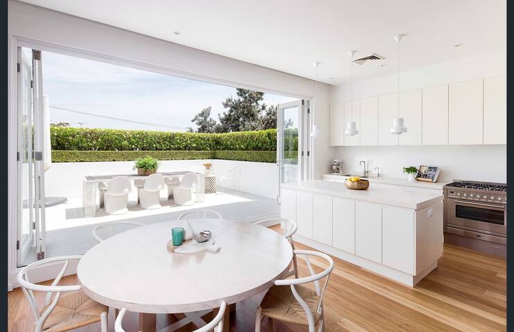 North Bondi Abode gallery image 2