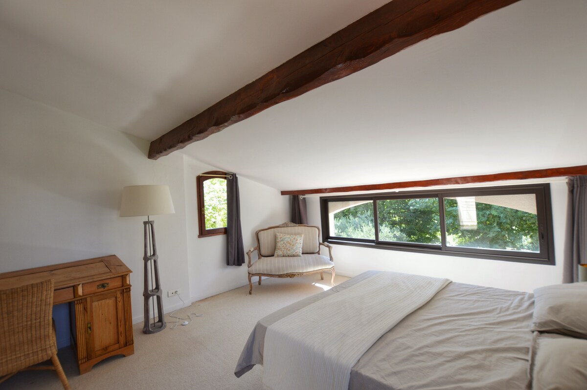 Стая на първия етаж 