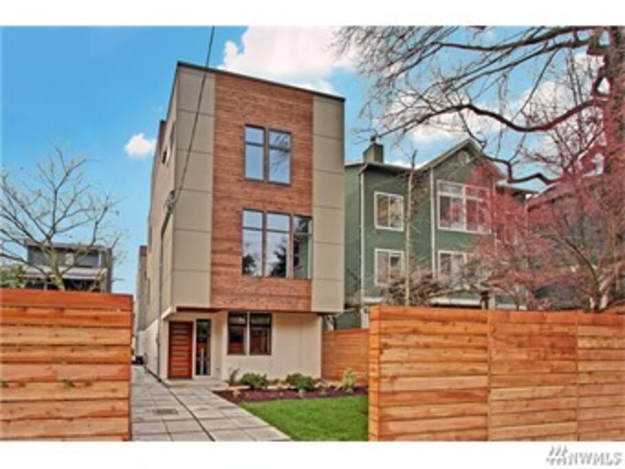 Your front door is steps from the #1 electric trolley line just minutes from the Space Needle, Pike Place Market and Downtown