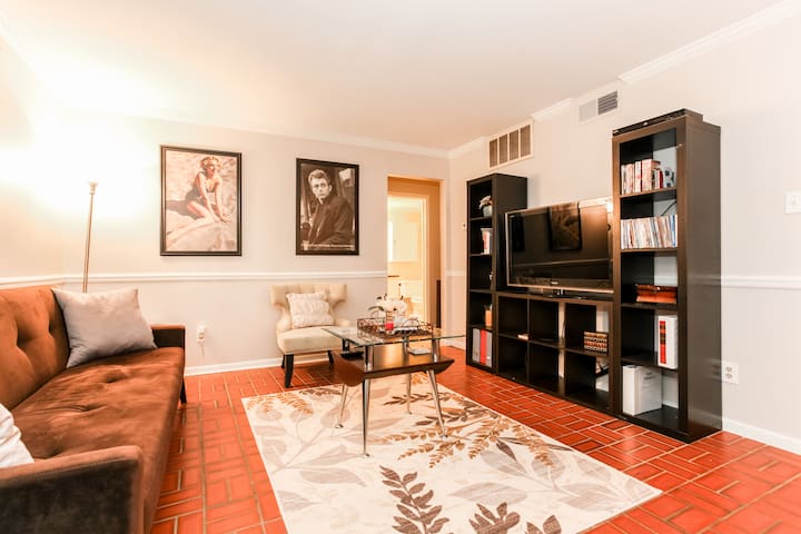 ❤ of Downtown Austin | GATED PARKING INCLUDED!