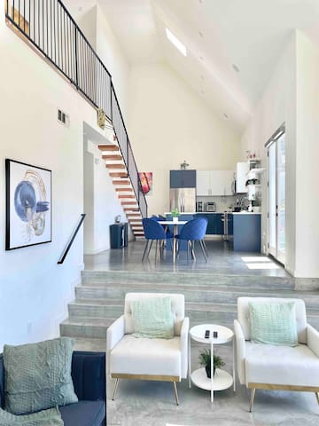 Modern & Luxurious Oasis by Downtown LA