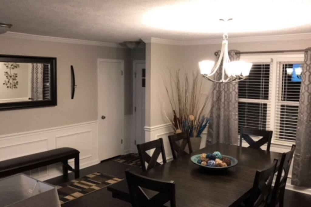 Dinning Room that can seat 8-10 people