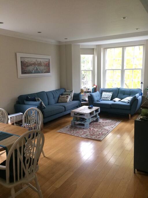Lots of lovely light, large dining table and very very comfy sofas