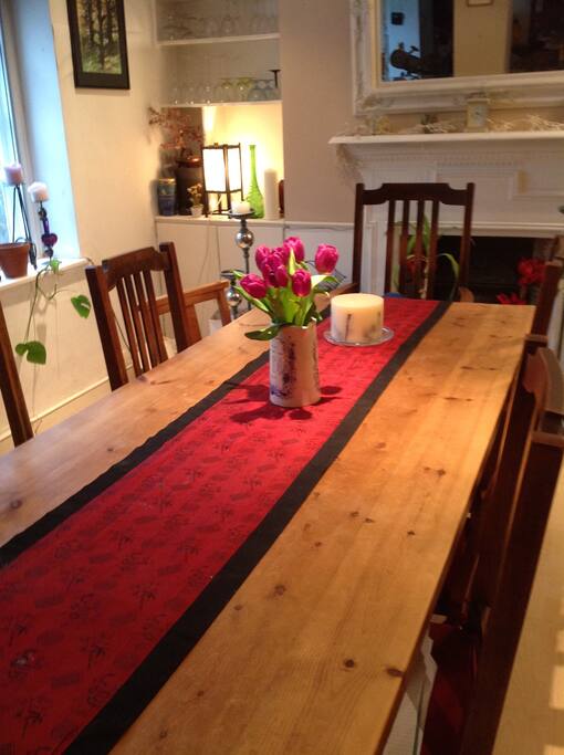 Reception room guests may use for work /to eat