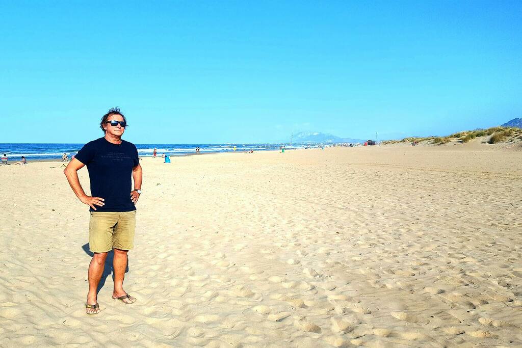 Wide powdery sandy beaches of Oliva Nova only a few paces from the flat.