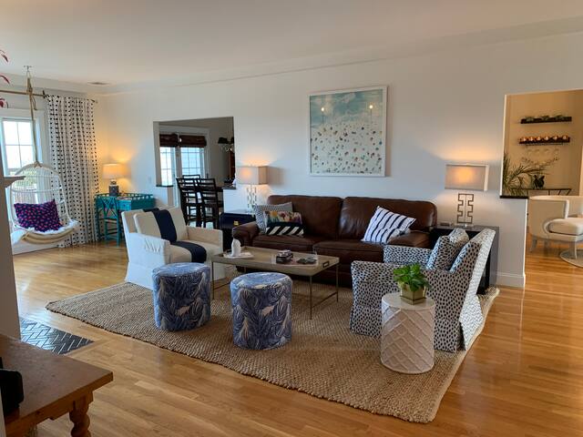 Designer Home Minutes from Newport Polo & Winery gallery image 4