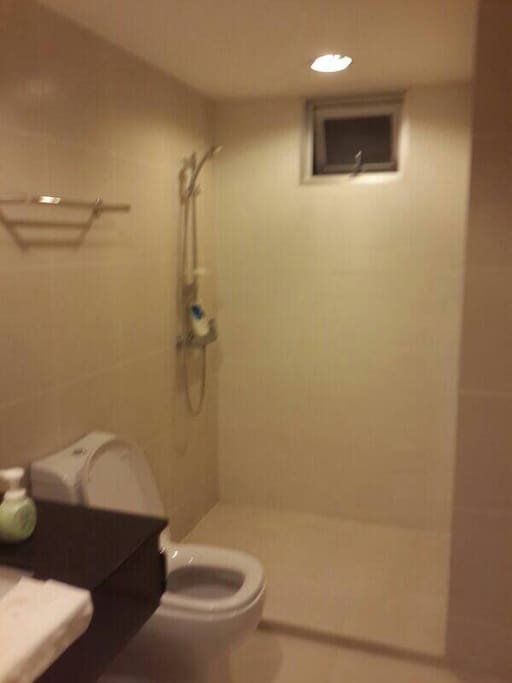 1 Clean Bath room.