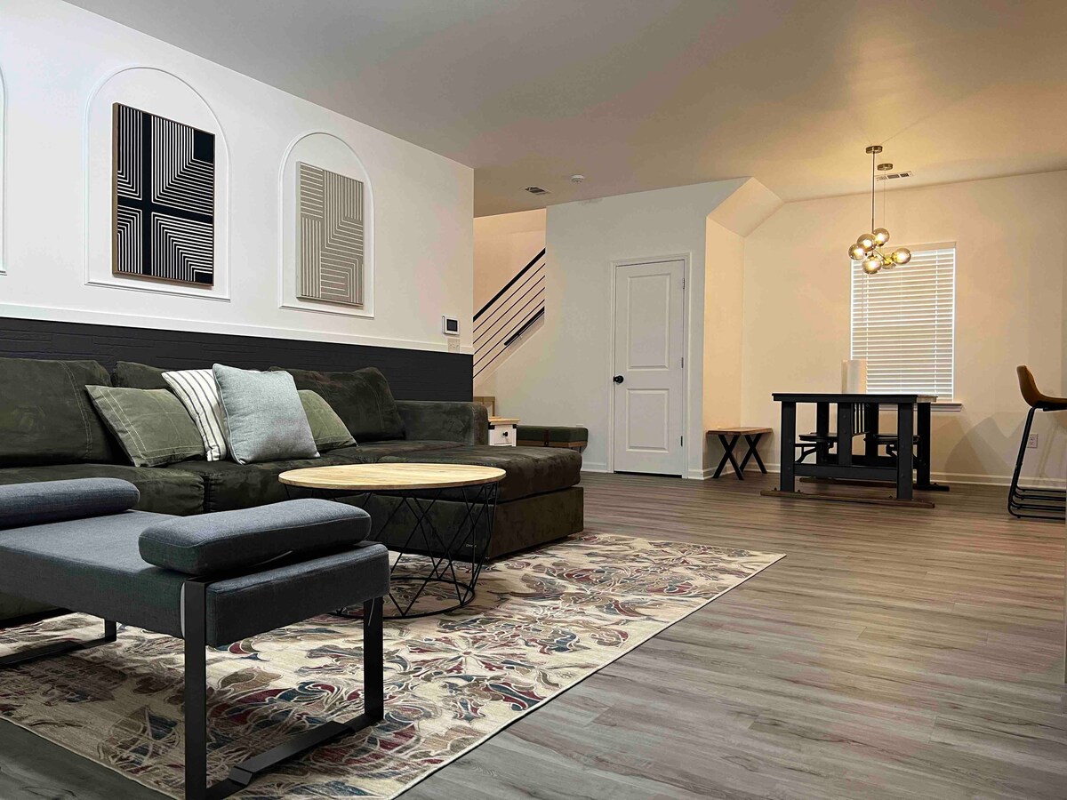 Top performing Airbnb: WALK 2BLKS to FIFA/MBS-GWCC+Park Free | Sleeps 10 in Vine City