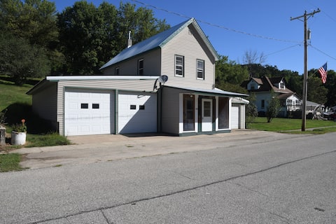 Harpers Ferry Vacation Rentals Homes Iowa United States Airbnb