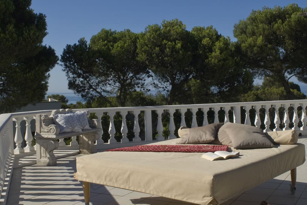 MLH, Gold Room terrace and sun bed