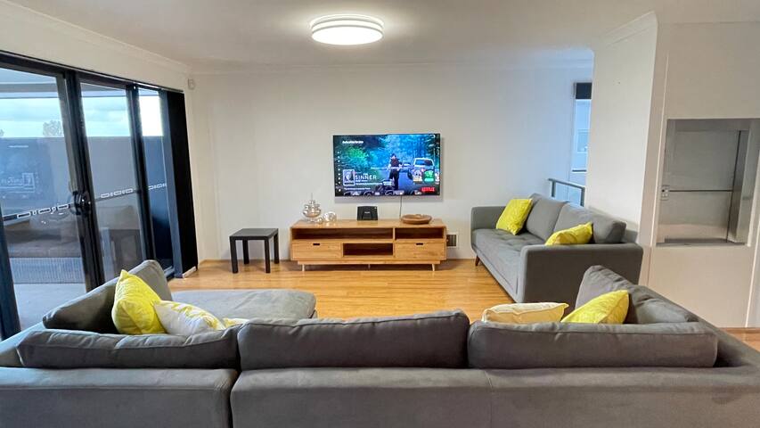 The Retreat on Nautilus ~ walk to beach gallery image 3