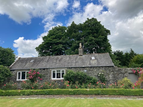 The Gardeners Cottage @ Corvisel - cosy & quirky!