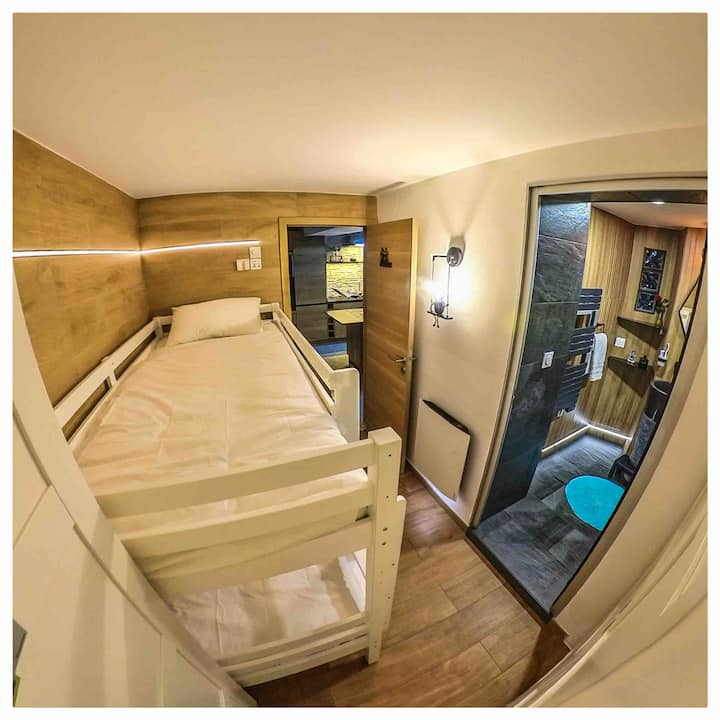 Dhomë suite me krevate marinari 