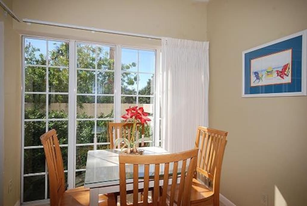 Breakfast nook overlooking si