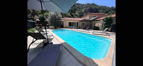 Magnificently Calm 4 Bedroom Spacious Villa w/Pool