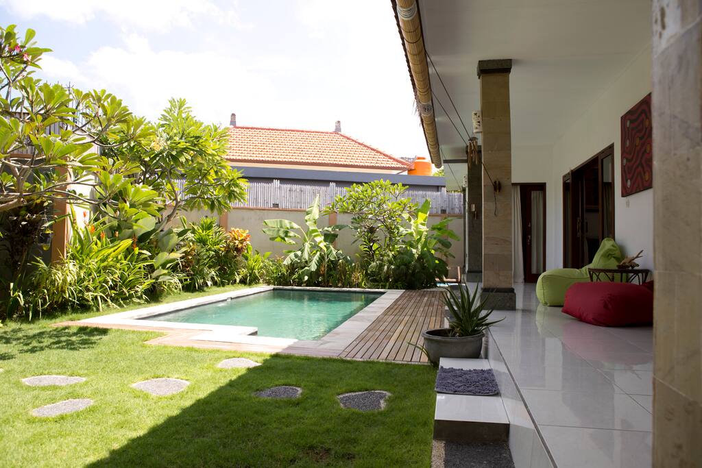 Swimmingpool, garden, rest space