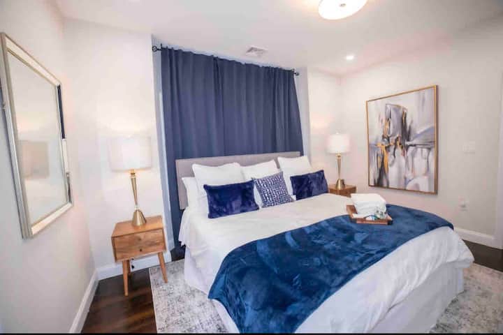 King size bedroom