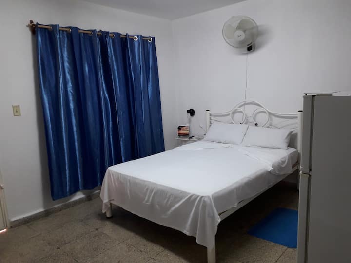 Habitacion privada con entrada independiente.