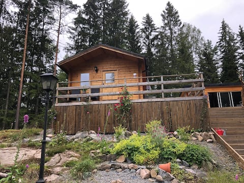 Own log cabin near forest & airport Landvetter!