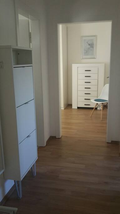 Diele und Blick in das Schlafzimmer 2