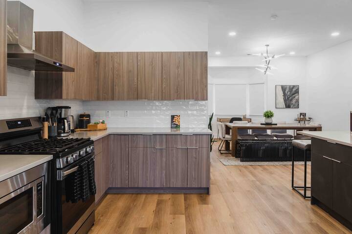 The VIEW•Pool•Spa•Goats•Chickens Sleeps 20|13 beds gallery image 4