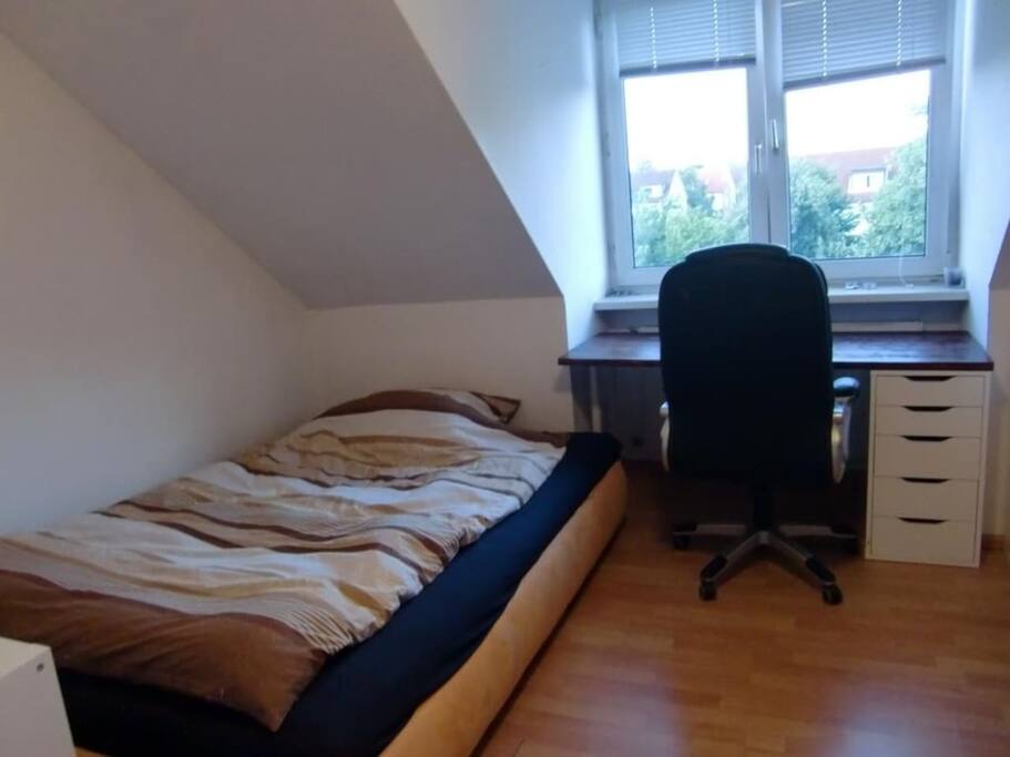 Schlafzimmer 1