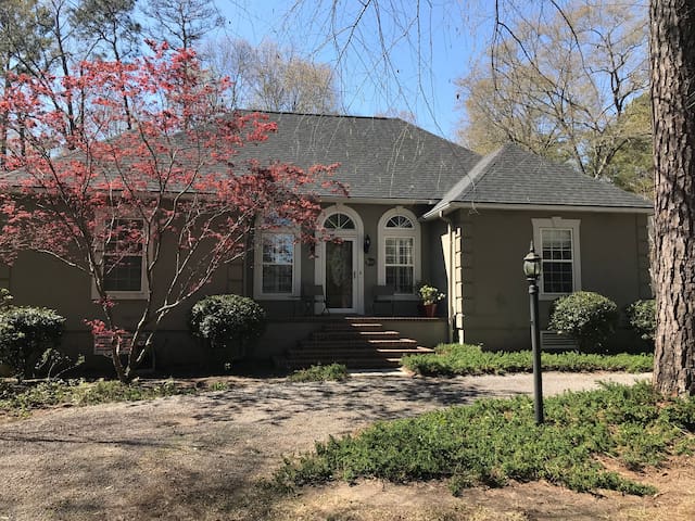 Half Way Pointe- Private suite 3 beds, bath & more