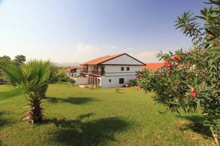 Havuzlu Sitede, Doğayla Iç Içe Harika Bir Villa - Boğazkent