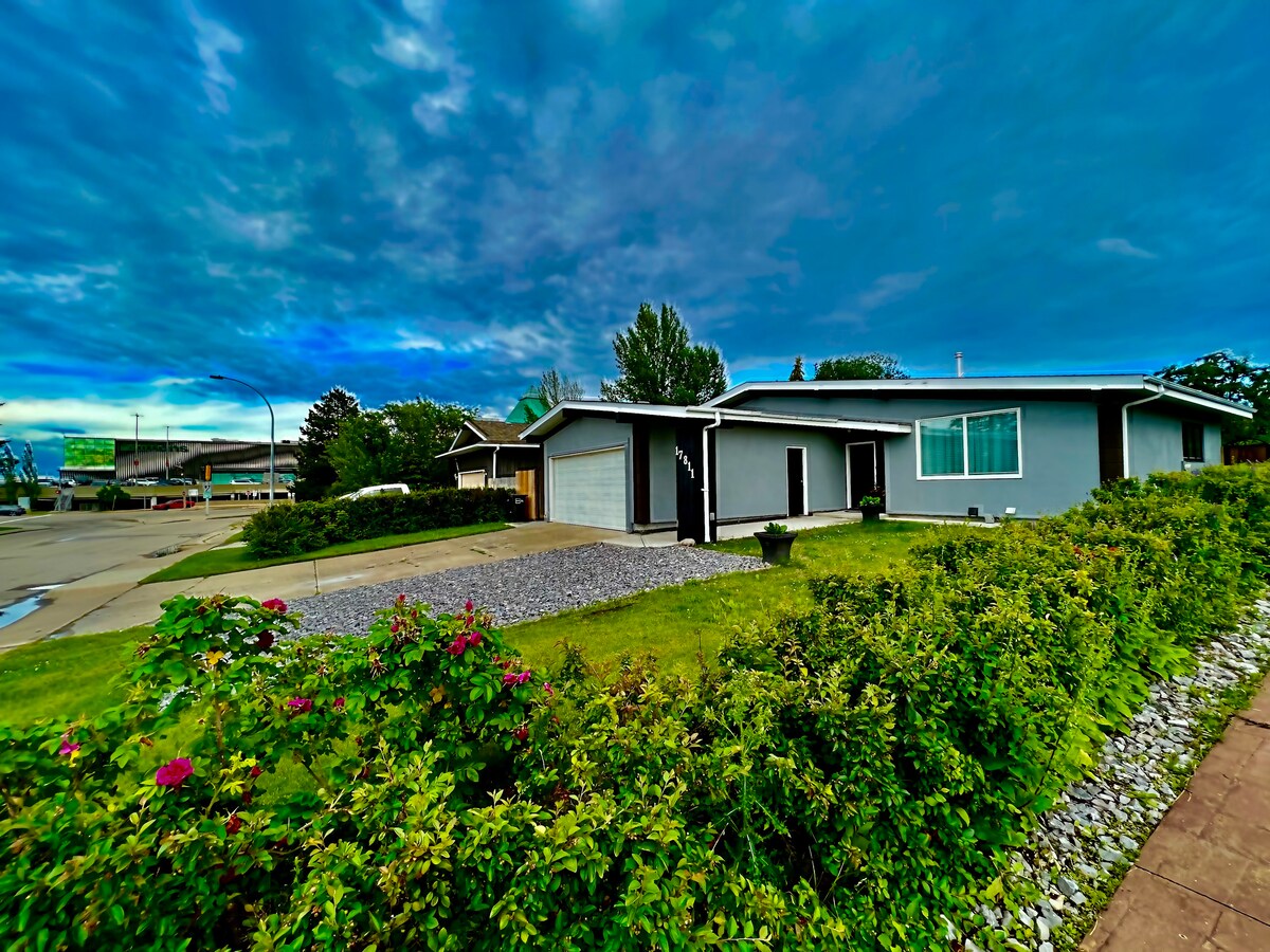 The place to stay in Edmonton (NEXT to WEM Houses for Rent in