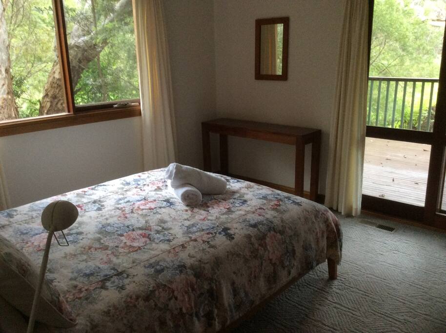 Second bedroom with queen bed