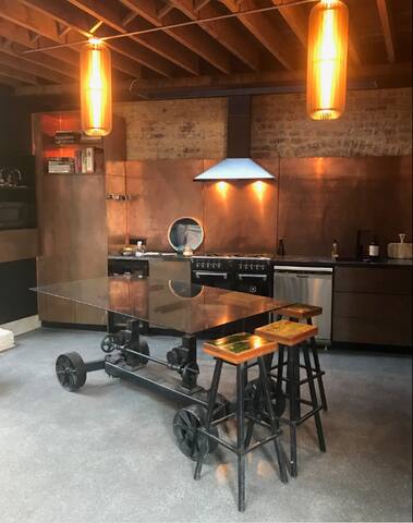 Waterloo Funky Freestanding Warehouse gallery image 5