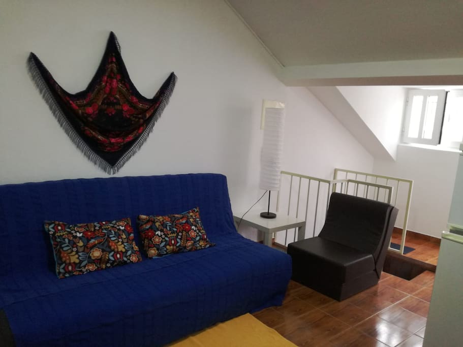 Sala com sofá cama