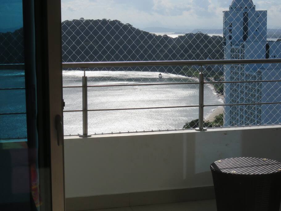 View to the beach and to the hotel Westin from our apto
