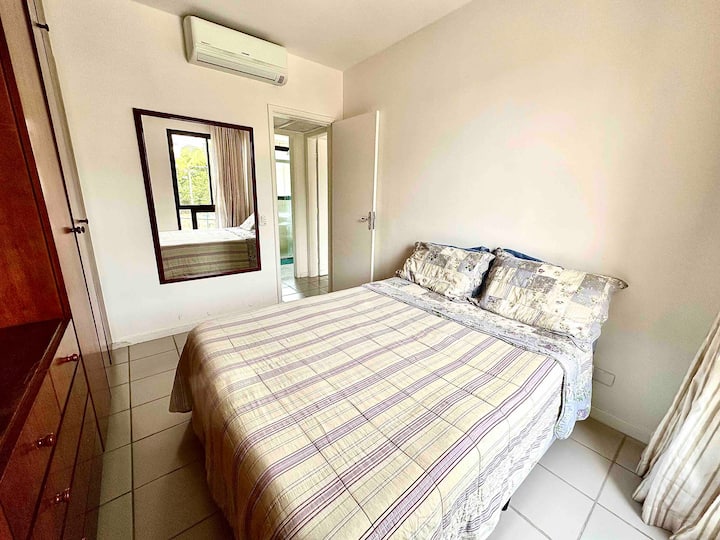 Habitación 2 con una cama matrimonial.