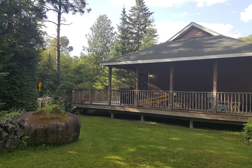 Covered Porch, Grill, Picnic Table