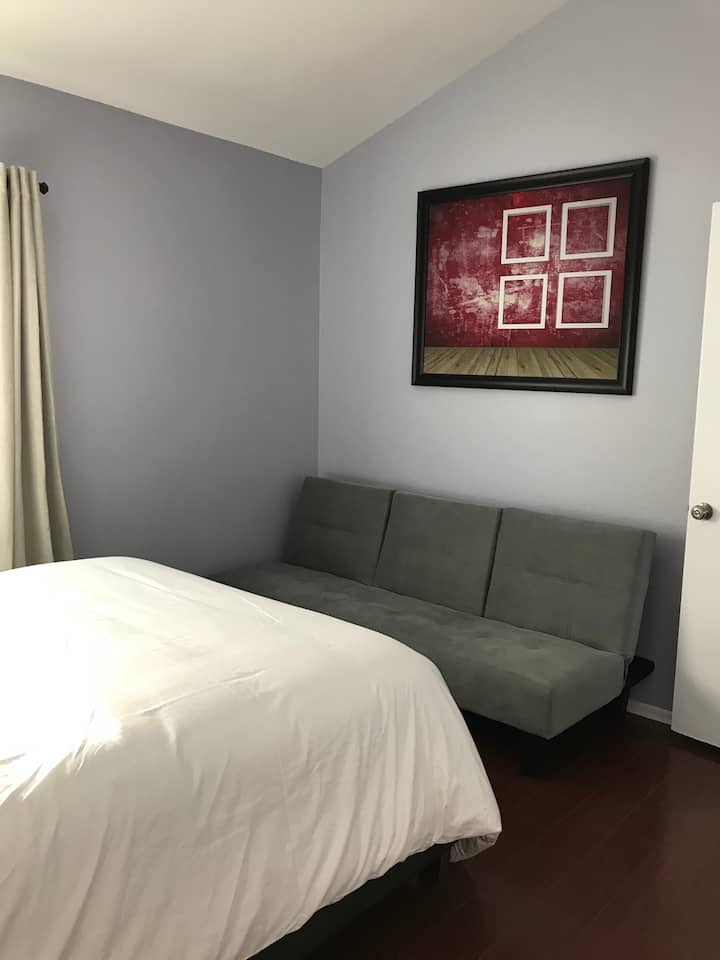 เตียงโซฟาในห้องนอน # 2